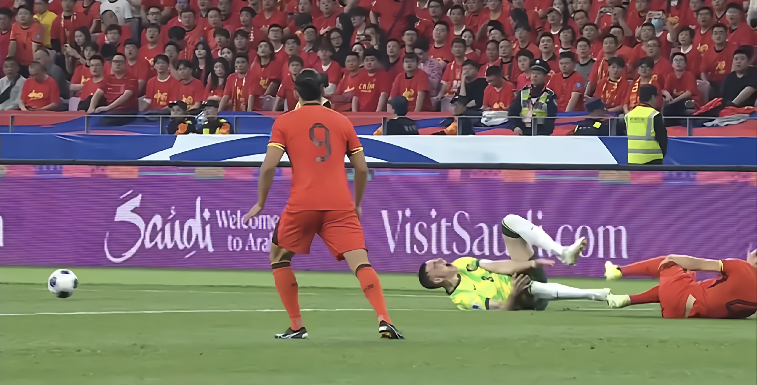 包含UFC赛场再起风云:胶东青龙队险胜中原火狐队,赛场气氛火爆中场绞杀压制对手的词条 包含UFC赛场再起风云:胶东青龙队险胜中原火狐队,赛场气氛火爆中场绞杀压制对手的词条