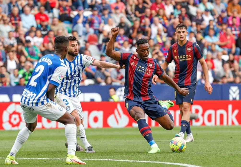 转折点!芝加哥公牛战术微调,西甲赛后攻防权衡,气氛紧张,心理建设被强调 转折点!芝加哥公牛战术微调,西甲赛后攻防权衡,气氛紧张,心理建设被强调