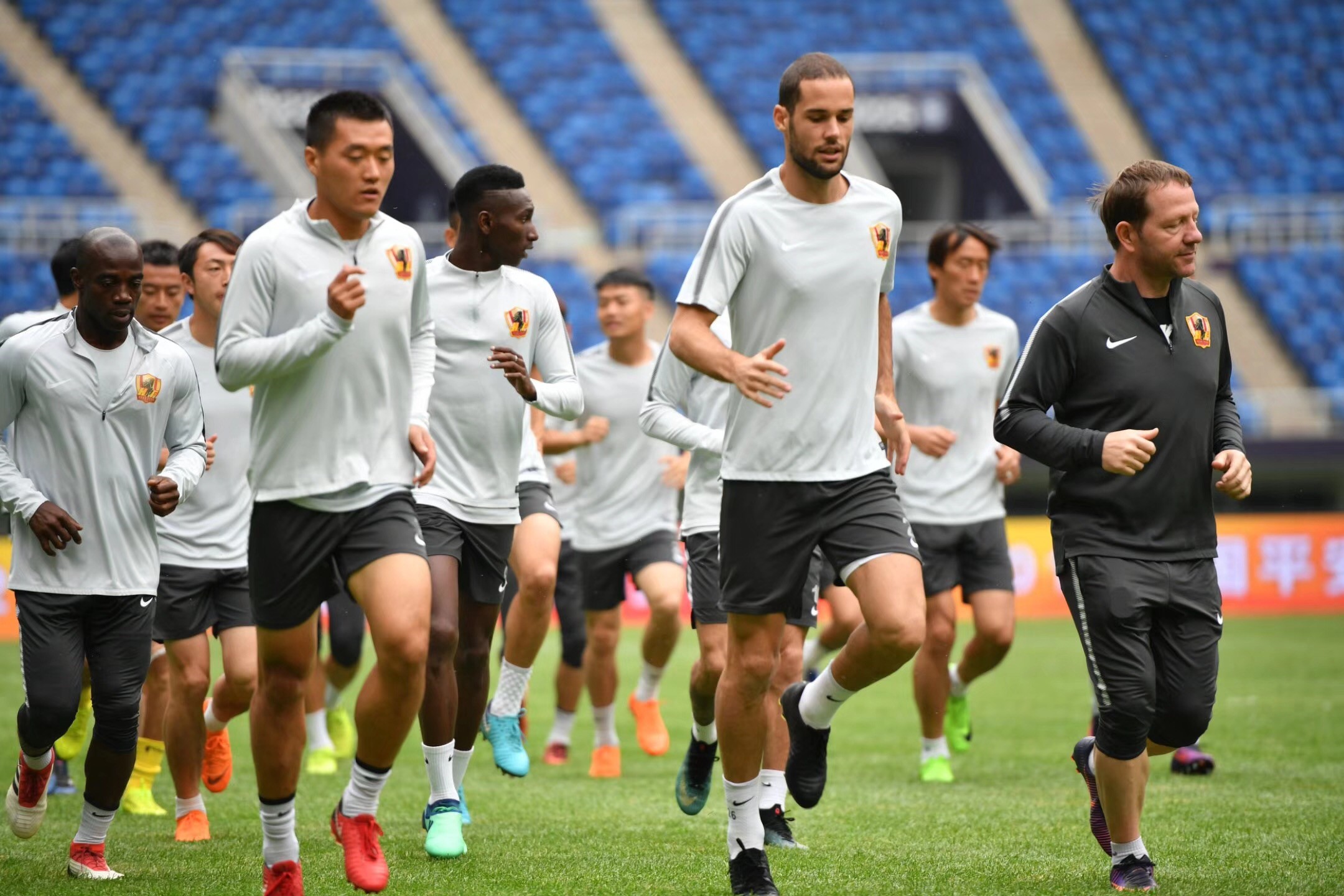 多特蒙德迎国王杯关键赛,赛前完成体检,压力陡增,高层口径保持一致 多特蒙德迎国王杯关键赛,赛前完成体检,压力陡增,高层口径保持一致