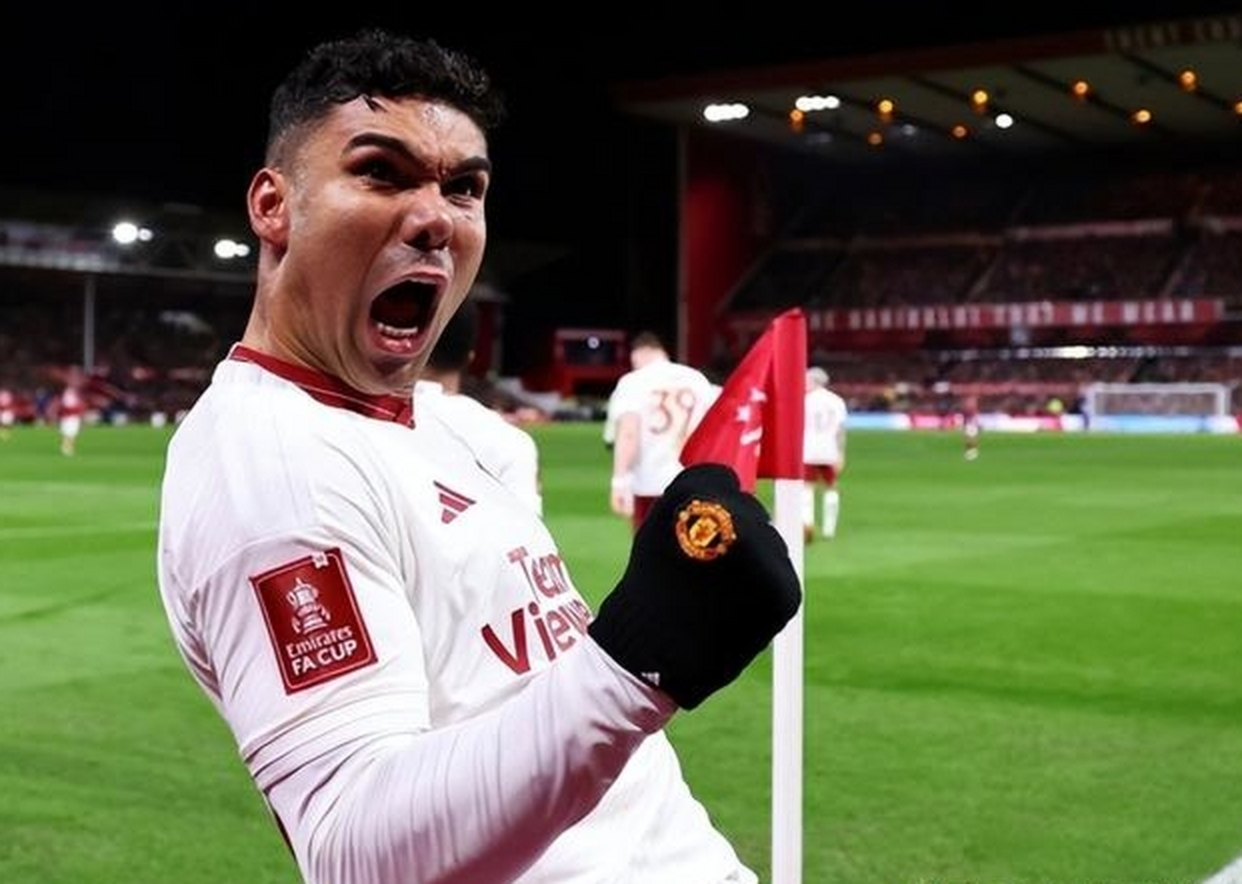 勒沃库森训练开放日，赛前队长鼓劲引欢呼，足总杯在即，球队文化再被提及(勒沃库森34场不败)