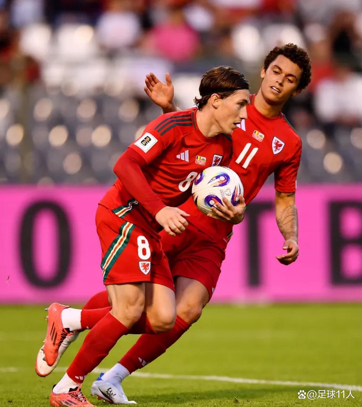 包含德布劳内在美国队比赛中战术调整，连败引发热议！的词条